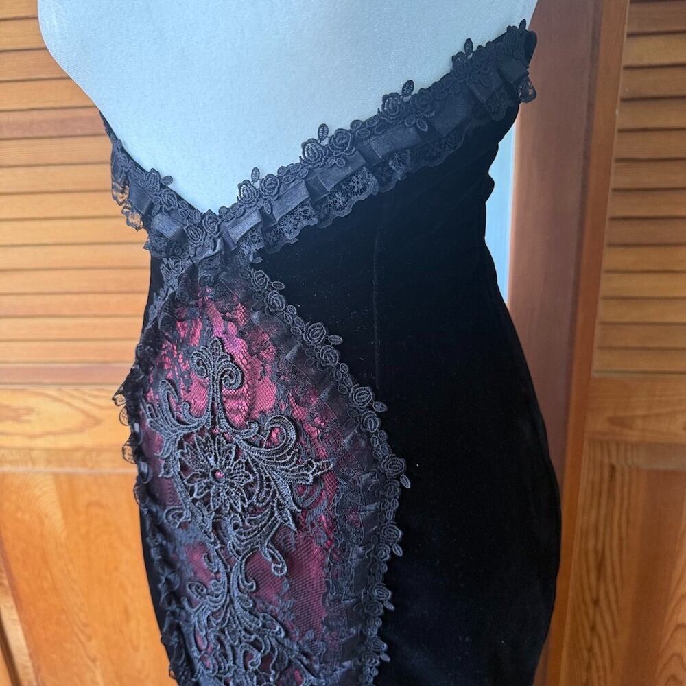 Dark in Love Gothic Victorian Vampire Blood Offering Velvet High Waist Skirt - Picture 6 of 13